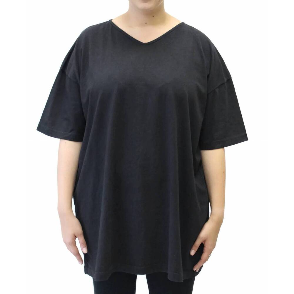 NEW LIZ AND JANE solid oversized v neck tee t-shirt - plus in black